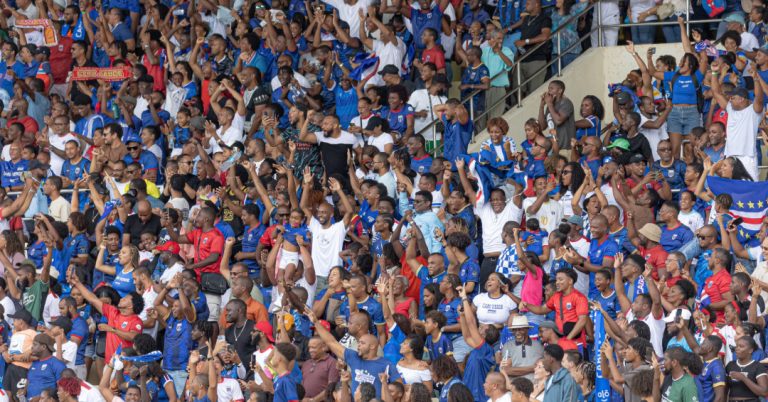 É tolerância de ponto em todo o País. Cabo Verde pára hoje para apoiar os Tubarões Azuis rumo ao Mundial
