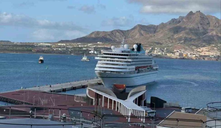 Cruzeiro “Amera” aporta no Porto de Cruzeiros de São Vicente com mais de 500 turistas a bordo