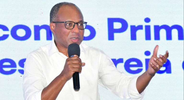 Primeiro-Ministro em conversa com jovens em São Vicente