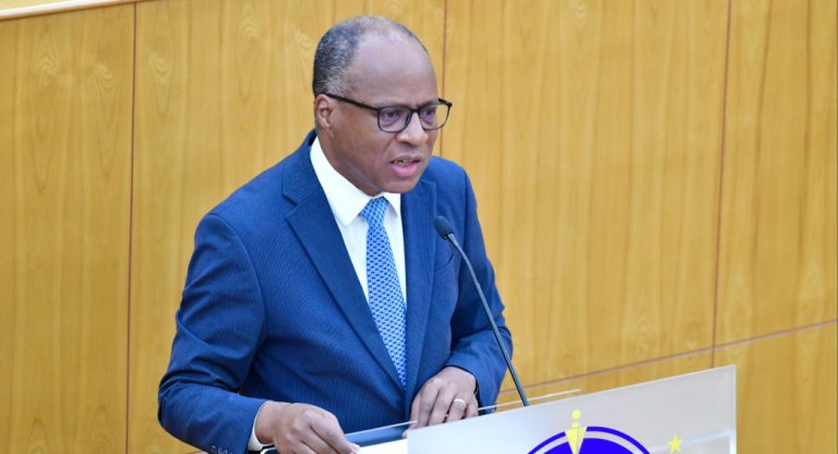 PM assegura que cortes de eletricidade na Praia foram causados por avarias e não por falta de capacidade