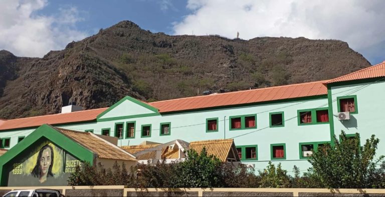 Porteiro detido com droga é suspenso do liceu da Ribeira Grande