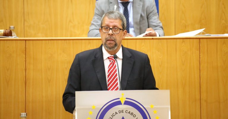 Ministro da Saúde denuncia “movimento intencional” para desacreditar Sistema Nacional de Saúde