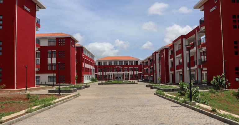 Universitário com dívidas de propinas recebem apoio do Governo desde 2018