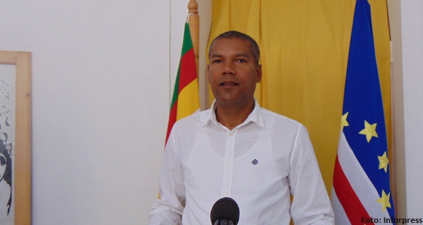 Alcides Graça reconduzido na liderança do PAICV São Vicente