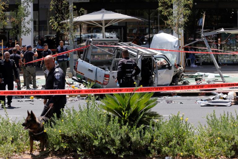 Atropelamento em Telavive faz vários feridos. Condutor abatido