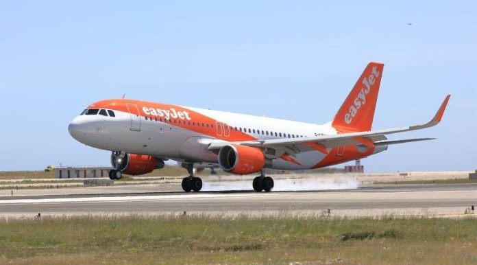 Aviao_Easy_Jet_2d3e0da228