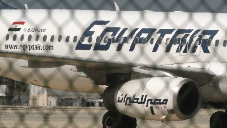 Avião com destino a Moscovo regressa ao Cairo após mensagem ameaçadora