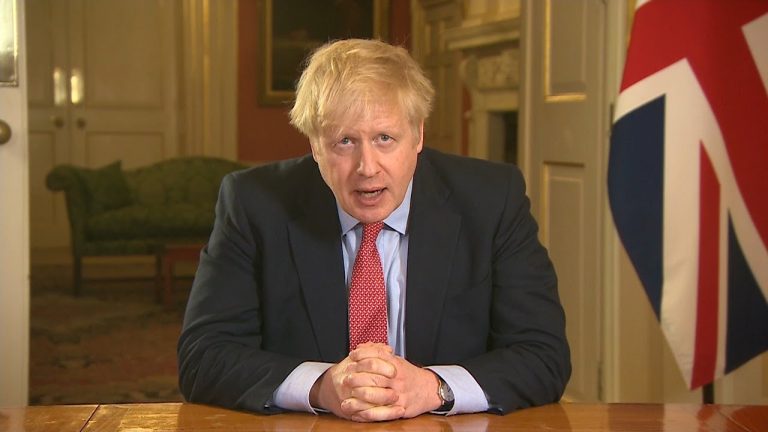 PM Britânico confirma fim de restrições como máscara e distanciamento