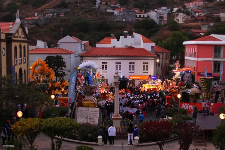 Copacabana e Estrela Azul destacam desfile positivo apesar do atraso, em São Nicolau
