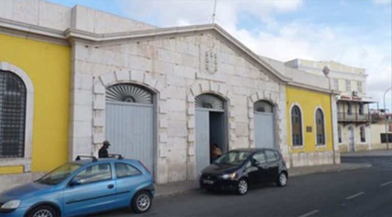Centro Cultural do Mindelo em obras após estragos da tempestade Erin