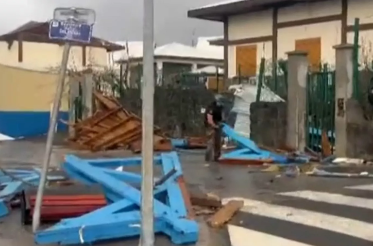 Ciclone Chido mata pessoas e deixa rastos de destruição