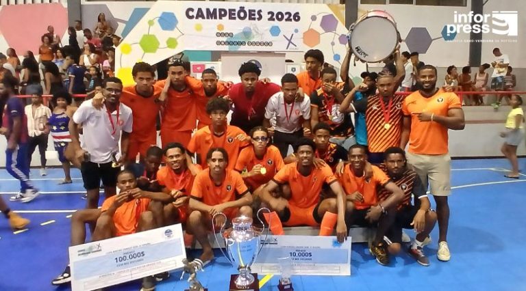 Placa leva prémio de 100 mil escudos ao vencer Copa da Ribeira Grande