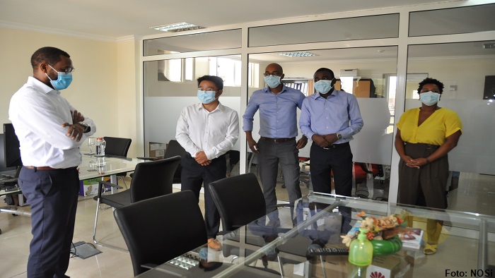 Covid-19. Huawei doa 2 mil máscaras ao NOSi