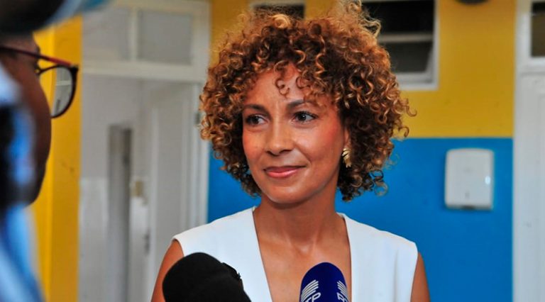 Presidência confirma ilegalidade com primeira-dama