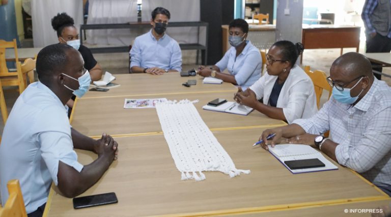 Deputados do MpD em visita a Santiago Sul