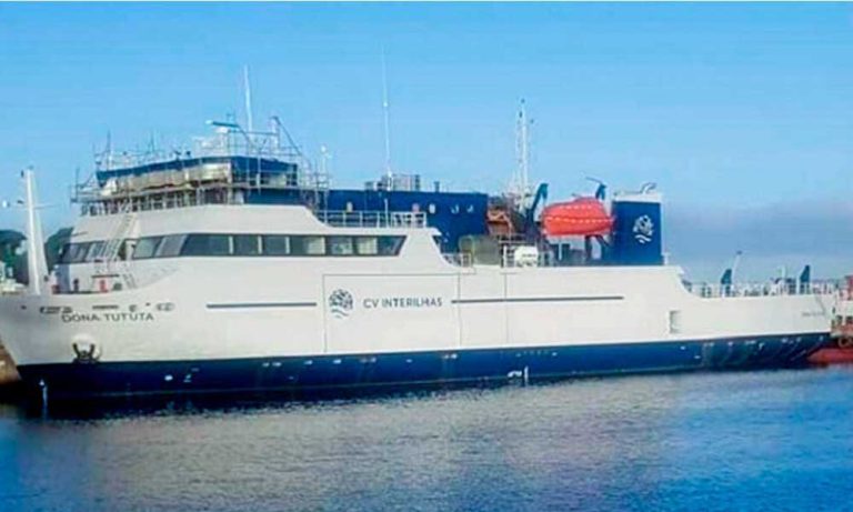 Forte ventania não permite atracagem do D. Tututa em São Nicolau