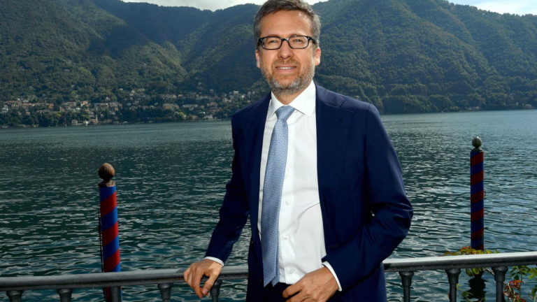 VISITA: Comissário europeu em Cabo Verde com mar na agenda