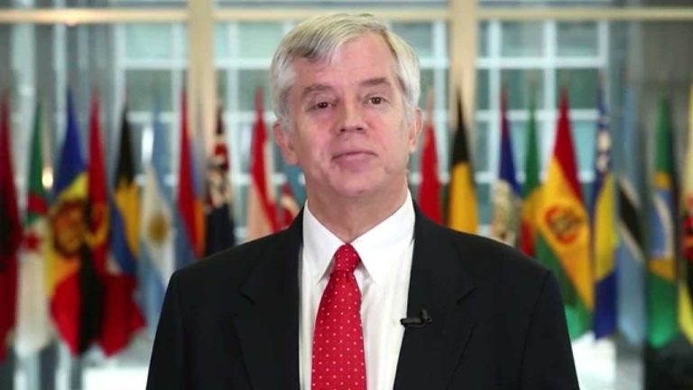DONALD HEFLIN: Debate em torno do SOFA é normal