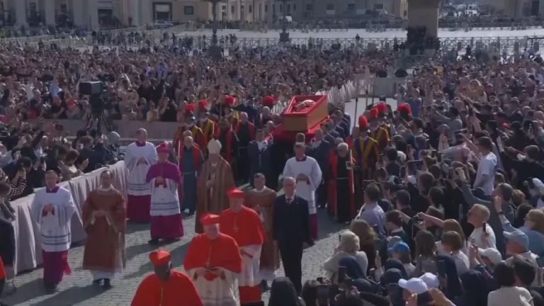 Mais de 200 mil pessoas esperadas no funeral do Papa Francisco