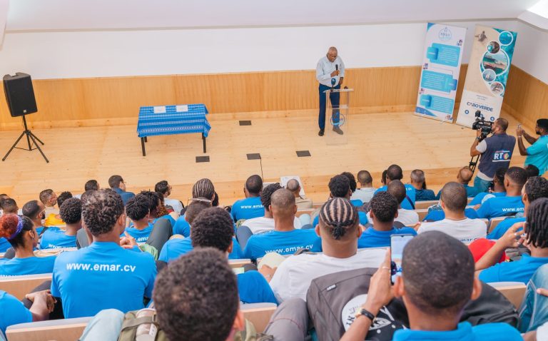 Escola do Mar abre quatro novos cursos com cerca de 100 formandos