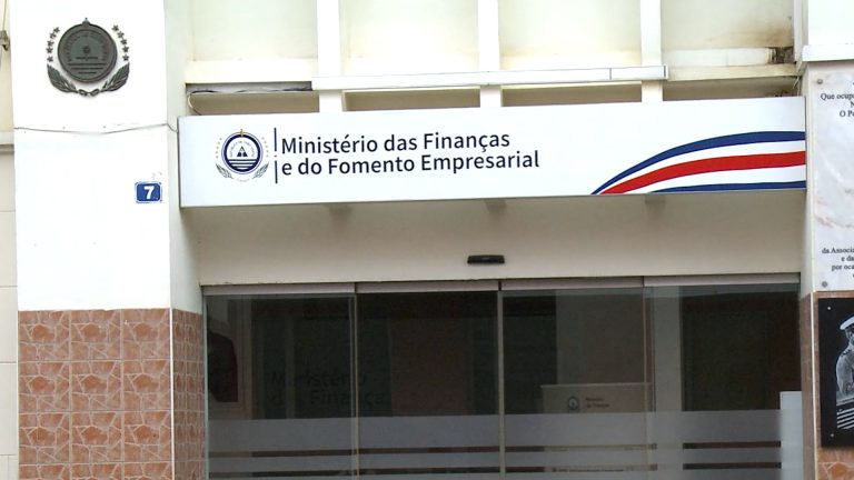 Última hora. Estado passa a pagar fornecedores em até 30 dias úteis