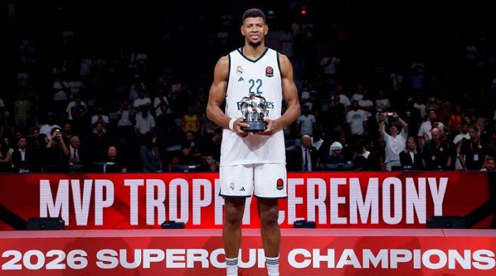 Edy_Tavares_conquista_Supercopa_da_Euroliga_524f5d5bf4