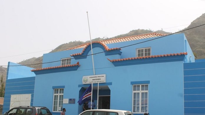 Esquadra Mosteiros