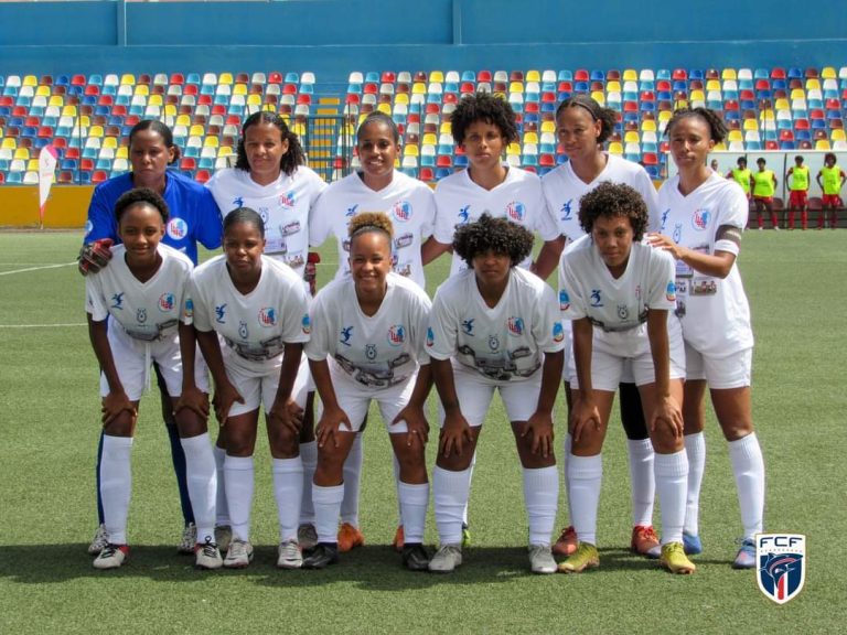 Llana vence e garante lugar na final do campeonato de futebol feminino