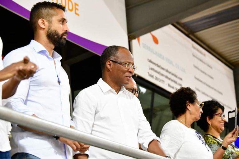 PM deseja “boa sorte” à Seleção Nacional de Basquetebol antes da partida