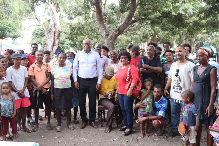 Ministro das Comunidades visita conterrâneos no norte de São Tomé