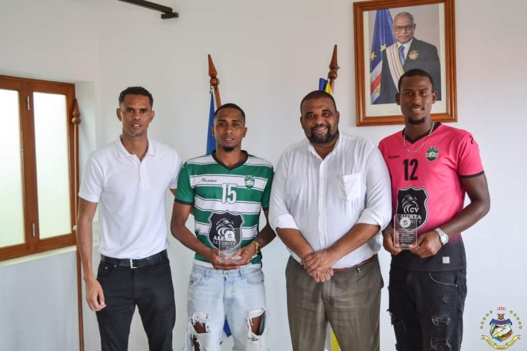 Câmara Municipal do Tarrafal de São Nicolau homenageia campeões nacionais pelo Grupo Desportivo Palmeira