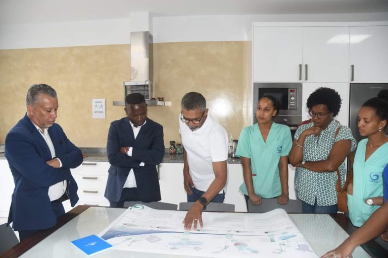 Vice-Primeiro-Ministro impressionado com projeto aquacultura da Nortuna Holding em São Vicente