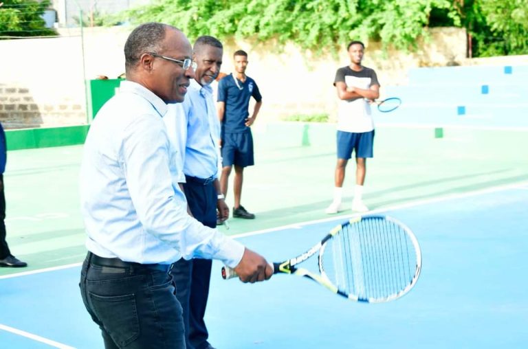 Primeiro-Ministro inaugura novas instalações do Clube de Golfe e Ténis da Praia