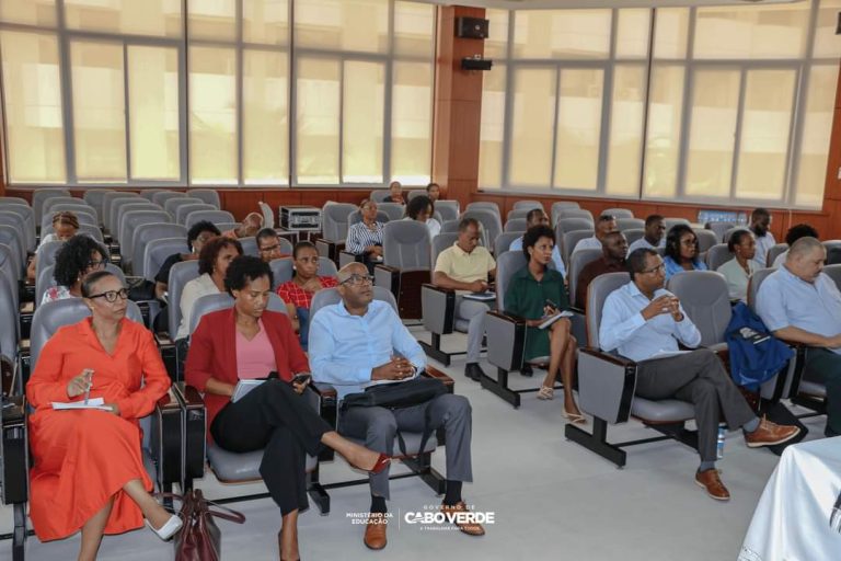 Dirigentes do Ministério da Educação reunidos em conselho alargado com vista preparação do ano letivo 
