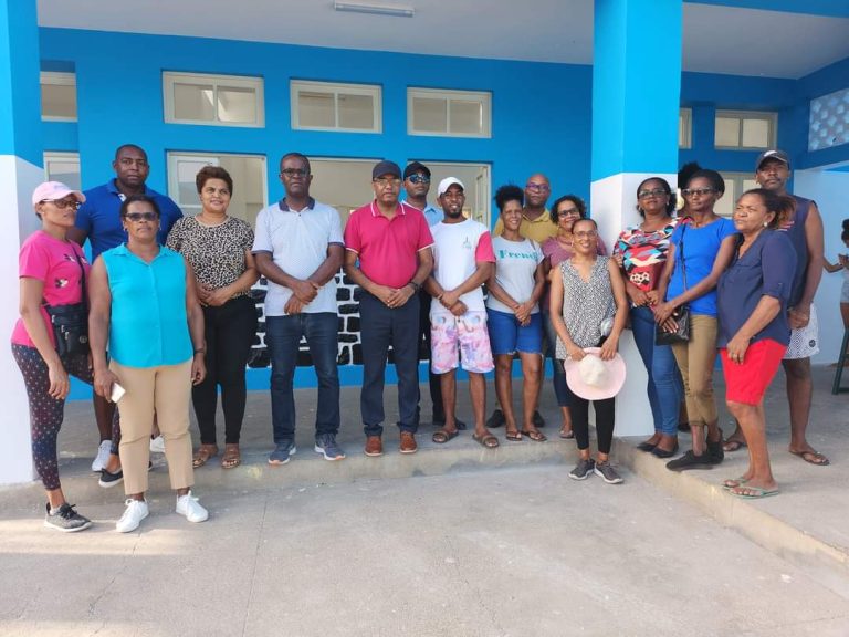 Ministro da Educação visita obras de requalificação da Escola Nova em Porto Novo   