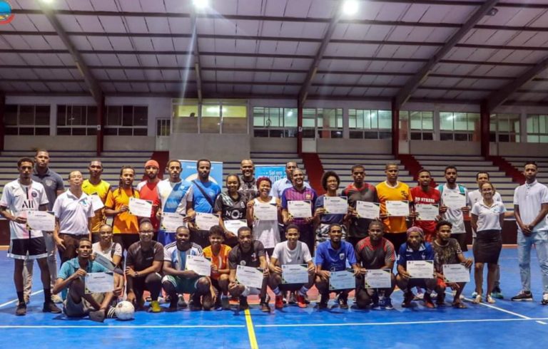 Câmara Municipal do Sal capacita 30 árbitros de futsal nas novas regras da FIFA