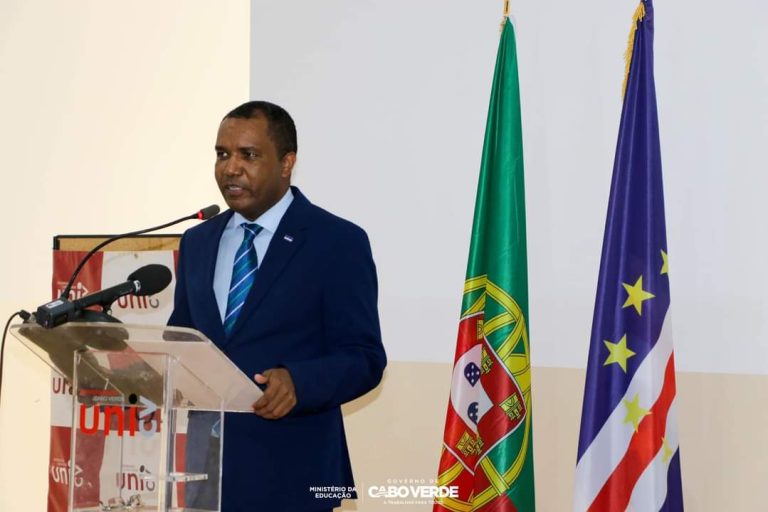 Governo “não tem poupado esforços” para reforçar a melhoria da qualidade do ensino