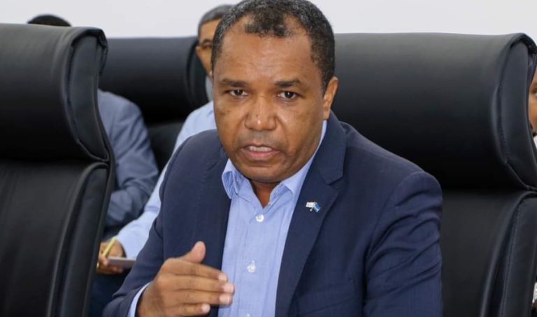Governo equaciona aumentar para 85.000$00 salário dos professores
