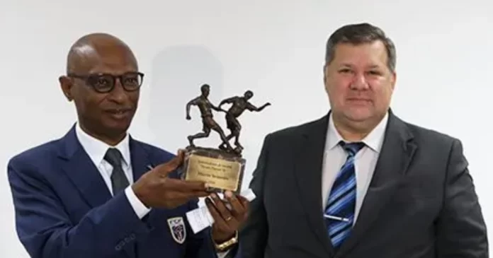 FCF-recebe-premio-Team-Player-11-pelo-contributo-para-desenvolvimento-do-futebol (1)