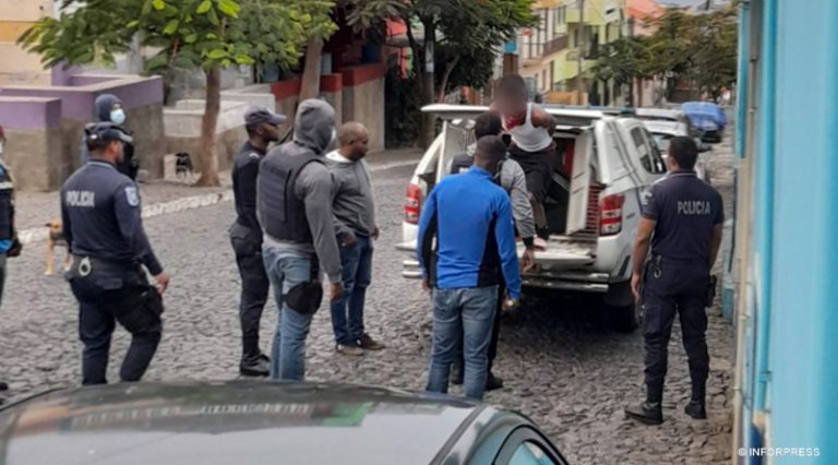 PN apreende várias armas em operação em Eugénio Lima