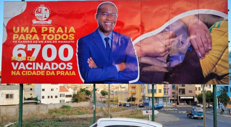 O ridículo na Capital! Francisco Carvalho apodera-se do programa de vacinação do Governo