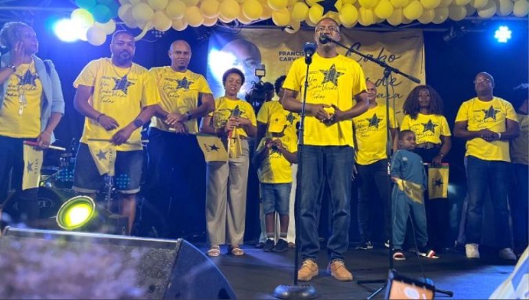 Legislativas. Francisco Carvalho critica irregularidade dos transportes entre Ilhas e acusa MpD de falhar promessas