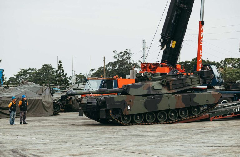 China condena envio de tanques dos EUA para Taiwan