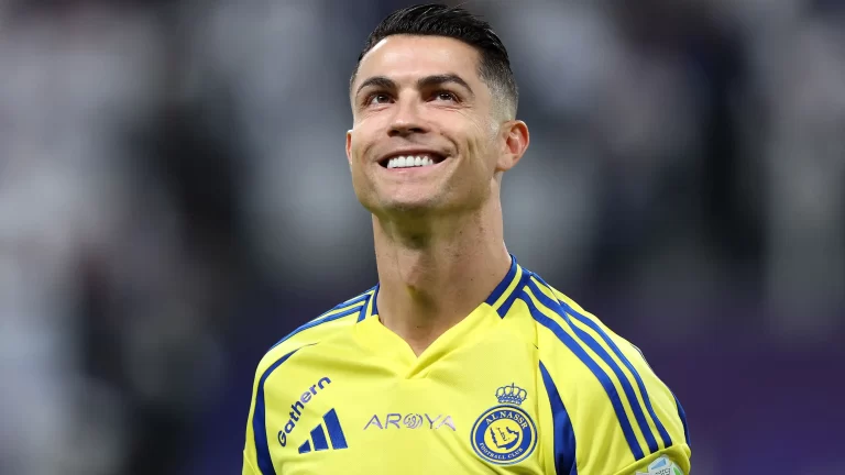 Cristiano Ronaldo torna-se o primeiro futebolista bilionário do mundo