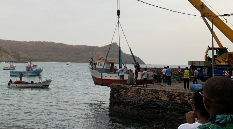 Nova embarcação de pesca “Deus Seja Louvado” vai impulsionar economia de Ribeira da Barca