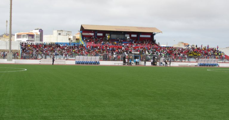 Futebol/Sal. Três equipas na corrida ao título regional
