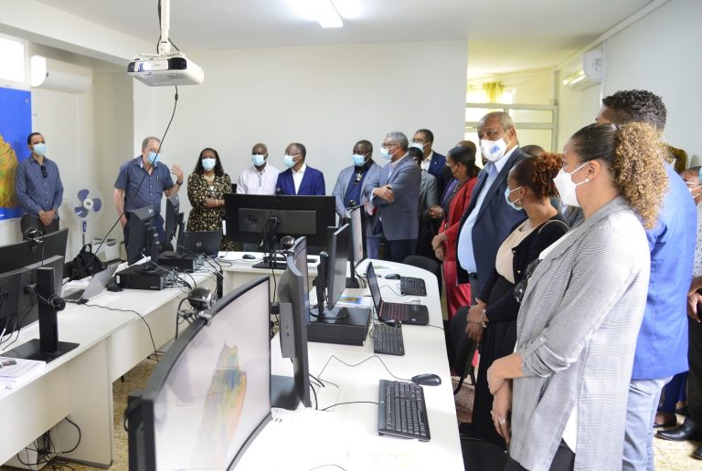 PM inaugura 4 laboratórios no INIDA