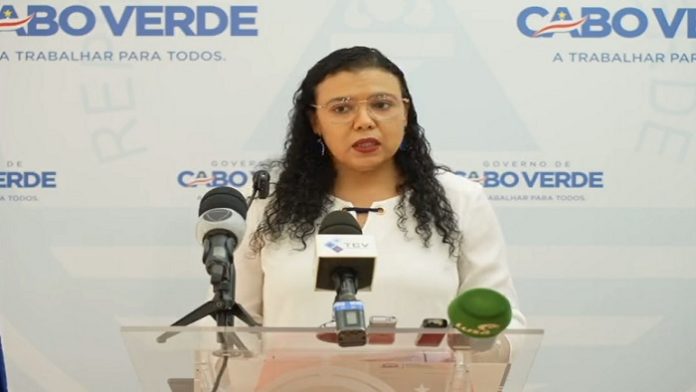 Janine Lélis_Ministra da Defesa