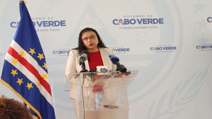 Janine Lélis_Ministra da Defesa