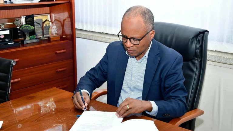 Oficiais de Justiça! Primeiro-Ministro assina e envia para promulgação o novo PCFR